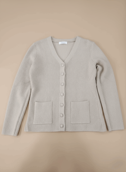 Women's textured button-front sweater, beige, V-neck, long sleeves, two front pockets, knitwear, casual, comfortable, stylish.